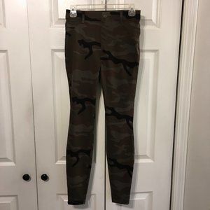 Time & Tru Camo Jeggings NWOT